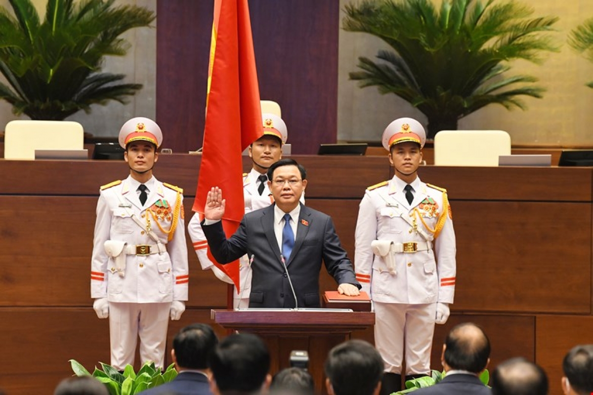 Vuong Dinh Hue réélu président de l’Assemblée nationale du Vietnam
